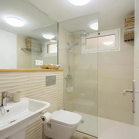 Red Volcano - Pool And Gym In Sport Center Fariones Included By Lanzarote * Puerto del Carmen (Lanzarote)