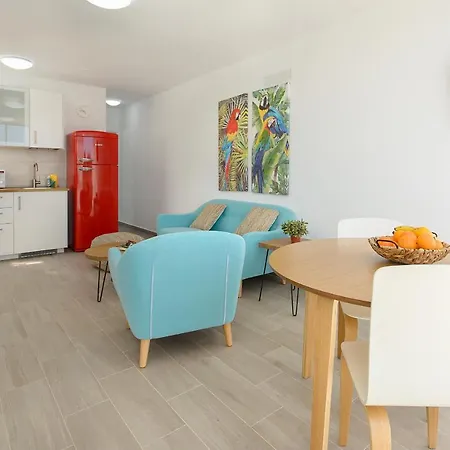 Red Volcano - Pool And Gym In Sport Center Fariones Included By Lanzarote * Puerto del Carmen (Lanzarote)