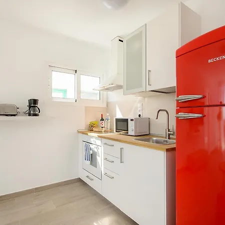 Red Volcano - Pool And Gym In Sport Center Fariones Included By Lanzarote * Puerto del Carmen (Lanzarote)