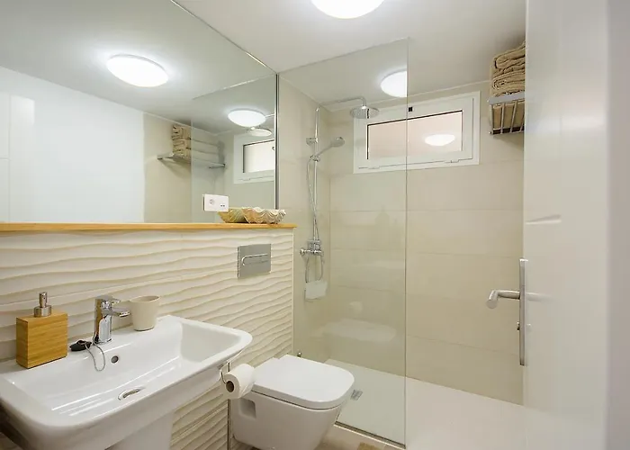 Red Volcano - Pool&gym In Sport Center Fariones Included By Lanzarote * Puerto del Carmen (Lanzarote)